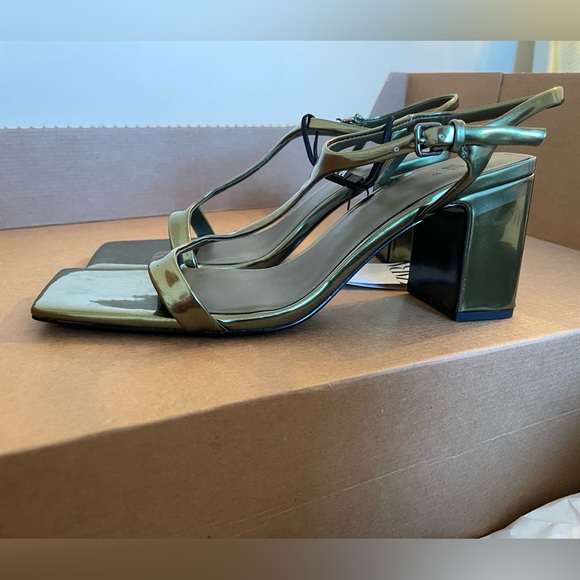 Zara Metallic Sandals NWT size 7.5 - Picture 3 of 3